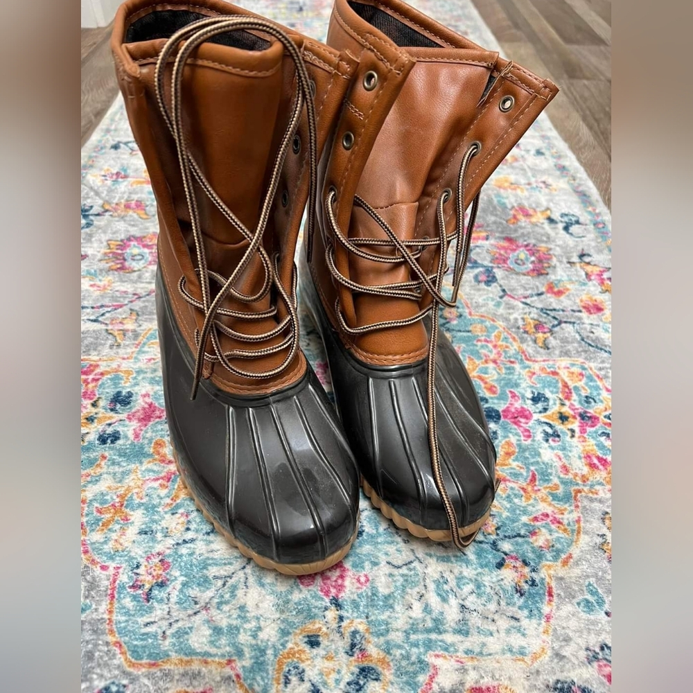 Duck boots